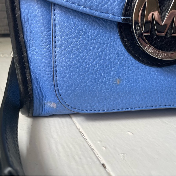 Michael Kors crossbody purse - Picture 7 of 9